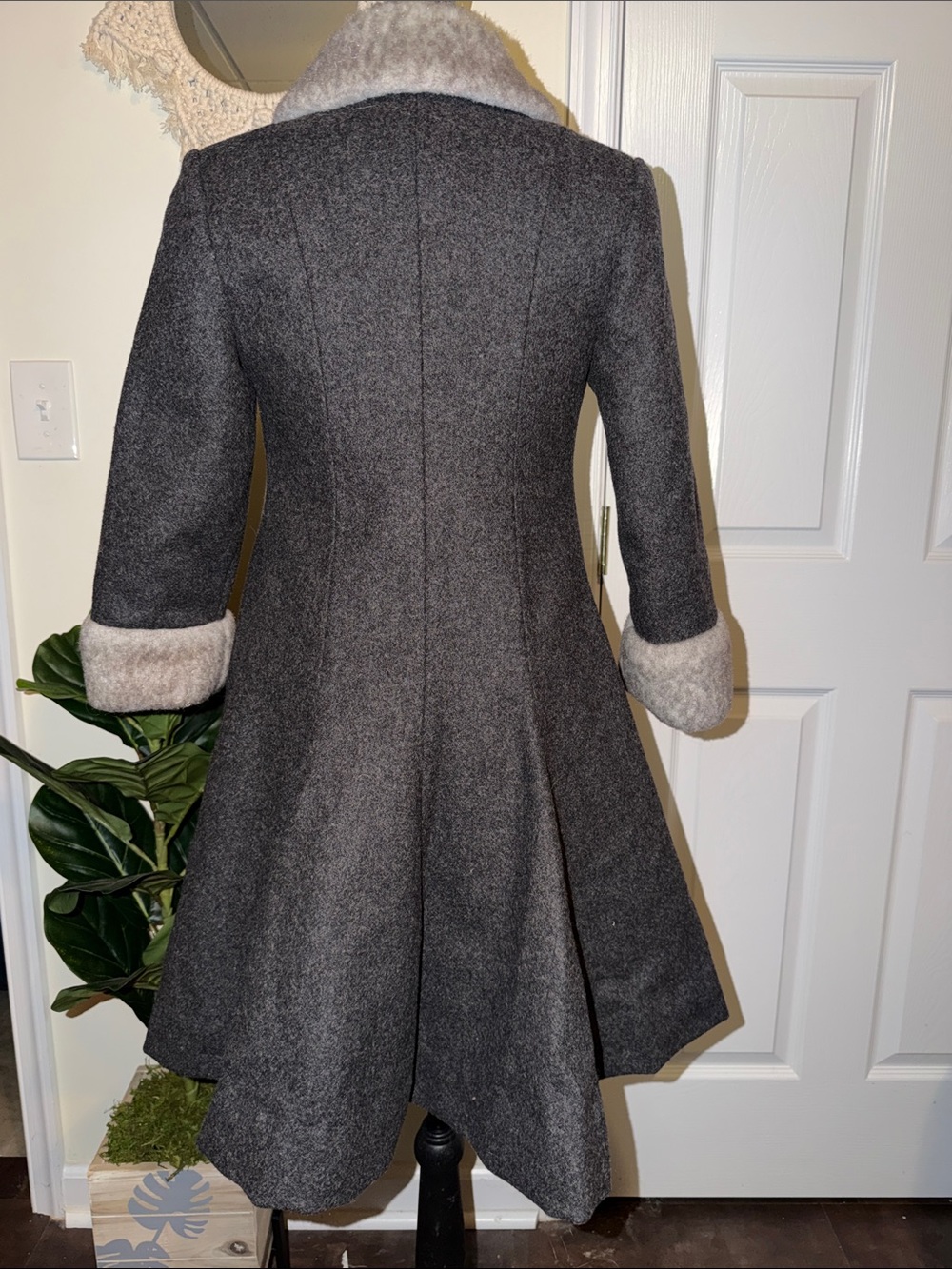 Gorgeous Wool Coat by Rothschild. - Picture 2 of 10